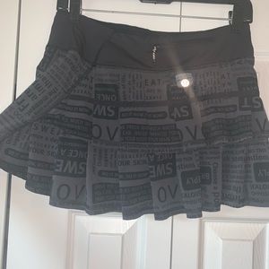 Lululemon tennis skirt size: 6